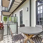 Nomad's Time Out Market - 3bed Διαμέρισμα *
