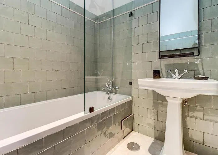 Nomad's Time Out Market - 3bed *